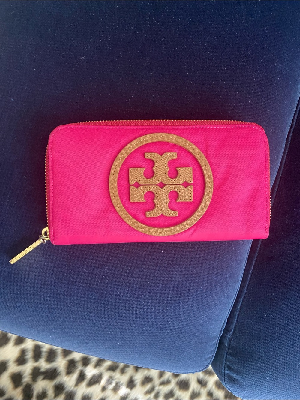 Tory Burch Hot Pink Zip-Around Wallet with Tan Logo - Picture 1 of 5